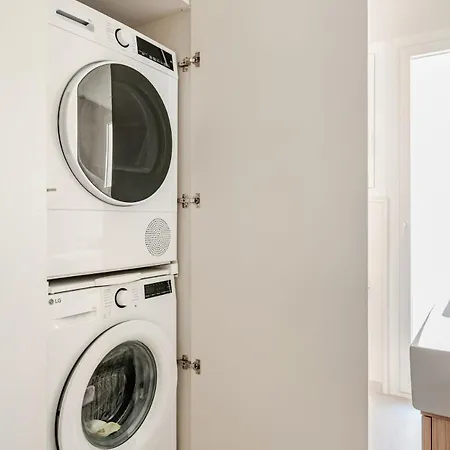 Modern & Designer - Absolutely Quiet Daire Nice